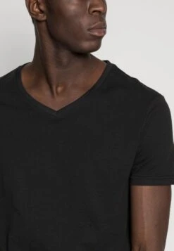 Pier One 5 PACK - T-Shirt Basic - White/blue/black -Herrenbekleidungsgeschäft 04339dc8a41b4f87892bcf5988fa14bc