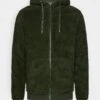 Pier One BORG ZIP-UP JACKET - Fleecejacke - Dark Green 2 Pier One BORG ZIP-UP JACKET - Fleecejacke - Dark Green -Herrenbekleidungsgeschäft 067adbe3faa7458ba7e980a0b8da5bd4