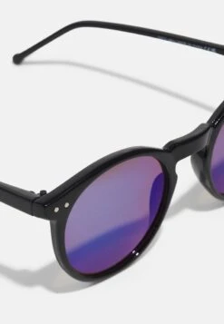 Pier One UNISEX - Sonnenbrille - Black/blue 11 Pier One UNISEX - Sonnenbrille - Black/blue -Herrenbekleidungsgeschäft 11f17cbd777a412ba39007dce293526f