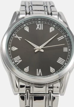 Pier One Uhr - Silver-coloured 11 Pier One Uhr - Silver-coloured -Herrenbekleidungsgeschäft 1a135a3d600e4818a948a57621d2eb8b
