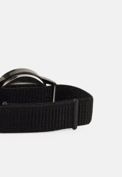 Pier One Digitaluhr - Black 10 Pier One Digitaluhr - Black -Herrenbekleidungsgeschäft 24dea72bb95a4cfc95daabd334d11f5a