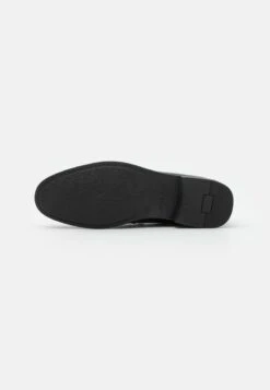 Pier One Slipper - Black 12 Pier One Slipper - Black -Herrenbekleidungsgeschäft 258ac2347fc244678f553ccee6f2345d