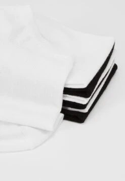 Pier One 7 PACK - Socken - White/black -Herrenbekleidungsgeschäft 2c69c9ae8f494ad1b40f2ced9f1674eb