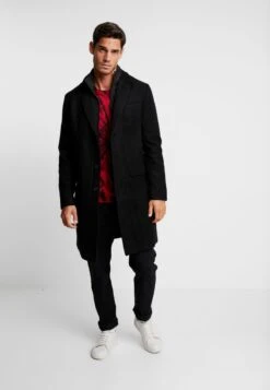 Herrenbekleidungsgeschäft -Herrenbekleidungsgeschäft 3010fca4ed984580b242f2ff85d05f1d