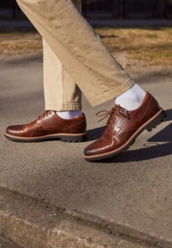 Clarks BATCOMBE WING - Schnürer - Brown -Herrenbekleidungsgeschäft 32d37a67456c4d6493c65b01da7a1bf1