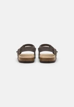 Pier One UNISEX - Riemensandalette - Dark Brown 10 Pier One UNISEX - Riemensandalette - Dark Brown -Herrenbekleidungsgeschäft 3ab13fc8e6dd44d39a02f99a9fd8e8e2