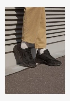 YOURTURN UNISEX - Sneaker Low - Black -Herrenbekleidungsgeschäft 3c4212c7515d4c01b4e62b5cb3b1bfbb