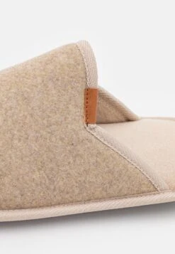 Pier One Hausschuh - Beige 13 Pier One Hausschuh - Beige -Herrenbekleidungsgeschäft 4bb8e183218649be8d160cd154643fa0