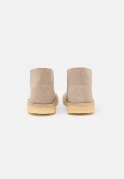 Clarks Originals DESERT BOOT - Sportlicher Schnürer - Sand 13 Clarks Originals DESERT BOOT - Sportlicher Schnürer - Sand -Herrenbekleidungsgeschäft 5a1db507d740431f986e2057343b3d50