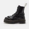 Dr. Martens JADON HARNESS UNISEX - Schnürstiefelette - Black Paris -Herrenbekleidungsgeschäft 631a27d10d954ba98560923531f09344