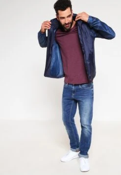 Herrenbekleidungsgeschäft -Herrenbekleidungsgeschäft 7f561bc71bd8451692d95e1793af7323