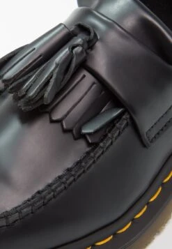 Dr. Martens ADRIAN - Slipper - Black -Herrenbekleidungsgeschäft 80e06ecf3b89496bb3851fe1ce01670d