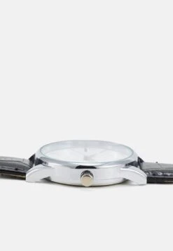 Pier One UNISEX - Uhr - Black 10 Pier One UNISEX - Uhr - Black -Herrenbekleidungsgeschäft 8310a8d6beeb42dfa6f09289ac50faa8