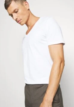 Pier One 2 PACK - T-Shirt Basic - White 12 Pier One 2 PACK - T-Shirt Basic - White -Herrenbekleidungsgeschäft 8a50f47374ab42e380a66ae8b1778f0e