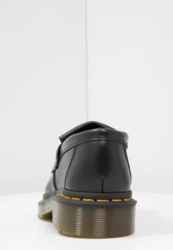 Dr. Martens ADRIAN - Slipper - Black -Herrenbekleidungsgeschäft c6201d3e334a45fcaefc08d3161f5439