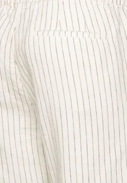 Pier One LINEN BLEND DRAWCORD SHORTS - Shorts - Off-white -Herrenbekleidungsgeschäft f49c7de0cfa048f4bc002dc26d1abcb2