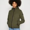 Pier One Regenjacke / Wasserabweisende Jacke - Olive 2 Pier One Regenjacke / Wasserabweisende Jacke - Olive -Herrenbekleidungsgeschäft fe480f914e9c4189ab8273cc70688356